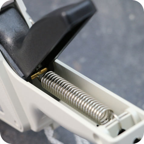 legatoria Dispenser manuale per bollini 20-25mm Per rotoli di altezza fino a 25 mm. Per rotoli diametro fino a 100mm.