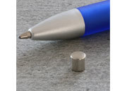 legatoria Calamita diametro 5mm spessore 5mm Calamita cilindrica al neodimio, diametro 5mm spessore 5mm. Grado magnetico N35. Forza di attrazione 700 grammi.