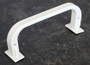 legatoria Maniglia in plastica 118x40x11 mm BIANCA. Sezione rettangolare, dotata di due occhielli per il fissaggio e larticolazione della maniglia.