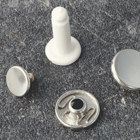 legatoria Bottoneautomaticoapressionecondistanziale da 12 mm NICHELATO, testa diametro 12.4 mm. Capacit perno 12 mm. Il bottone  composto da 4 pezzi*.