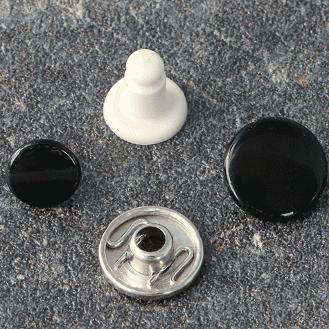 legatoria Bottoneautomaticoapressionecondistanziale da 6 mm NERO VERNICIATO, testa diametro 12.4 mm. Capacit perno 6 mm. Il bottone  composto da 4 pezzi*.