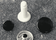 legatoria Bottoneautomaticoapressionecondistanziale da 15 mm NERO VERNICIATO, testa diametro 12.4 mm. Capacit perno 15 mm. Il bottone  composto da 4 pezzi*.
