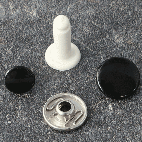 legatoria Bottoneautomaticoapressionecondistanziale da 12 mm NERO VERNICIATO, testa diametro 12.4 mm. Capacit perno 12 mm. Il bottone  composto da 4 pezzi*.