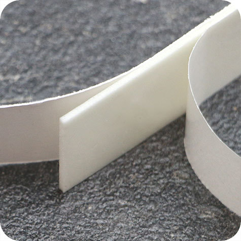 legatoria Nastro biadesivo in schiuma di polietilene adesivo permanente da entrambi i lati, in spezzoni da 19x202mm. Spessore 1mm.