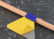 legatoria Portapenne sottili, autoadesivo elastico, BLU Per penne sottili (circonferenza 2-3cm). Dimensioni lembo adesivo: 45x30mm. LEG3280