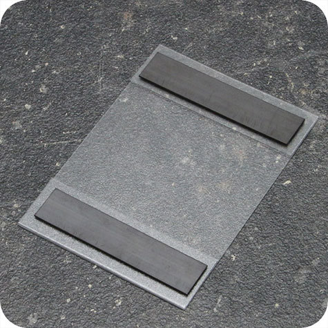 legatoria Porta cartello A7, verticale magnetico SEMITRASPARENTE, con 2 strip MAGNETICI posteriori 74x15x1mm, formato A7 (105x74mm). In PVC rigido da 400 micron antiriflesso.
