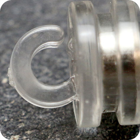 legatoria Gancio magnetico, diametro 16mm TRASPARENTE, in plastica, con magnete al neodimio. Diametro 16mm, alto 16mm, calamita con grado magnetico N35 (forza di attrazione massima:1500g).