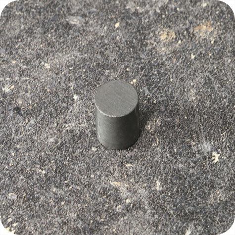 legatoria Calamita diametro 10mm spessore 10mm Calamita cilindrica in ferrite, spessore 10mm, dischi magnetici in FERRITE, calamita con grado magnetico Y35 (forza di attrazione  380g).