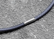 legatoria Anello elastico rivestito tessuto, 293mm GRIGIO, spessore 2mm, le due estremit sono congiunte con una chiusura metallica per formare un anello che ben si adatta a rilegare fogli formato A6 (14,85mm) LEG4002