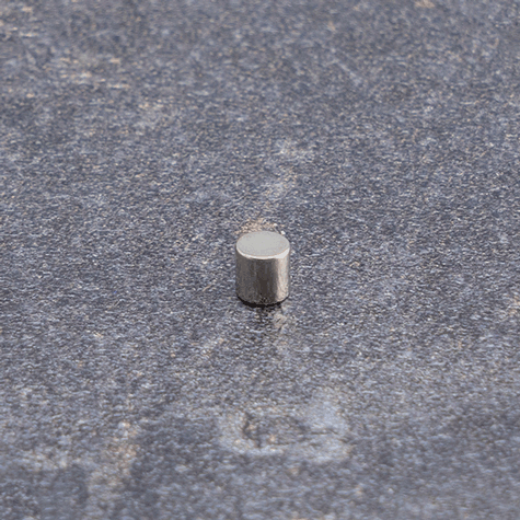 legatoria Calamita diametro 4mm. spessore 4mm Calamita cilindrica in ferrite diametro 4mm, spessore 4mm (forza di attrazione: 590g).