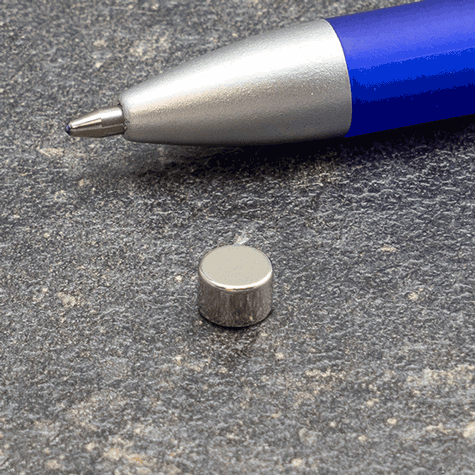 legatoria Calamita diametro 6mm spessore 4mm Calamita cilindrica in ferrite diametro 6mm, spessore 4mm (forza di attrazione: 1200g).