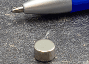 legatoria Calamita diametro 8mm spessore 5mm Calamita cilindrica in ferrite diametro 8mm, spessore 5mm (forza di attrazione: 2000g).