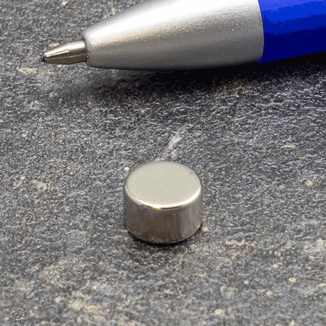 legatoria Calamita diametro 8mm spessore 5mm Calamita cilindrica in ferrite diametro 8mm, spessore 5mm (forza di attrazione: 2000g).