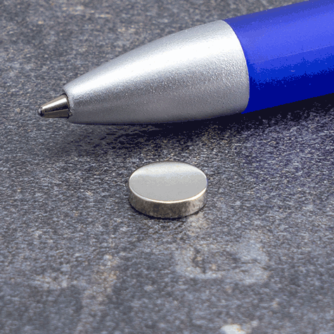 legatoria Calamita diametro 8mm spessore 2mm Calamita cilindrica in ferrite diametro 8mm, spessore 2mm (forza di attrazione: 1100g).