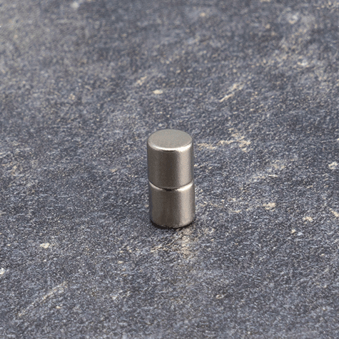 legatoria Calamita diametro 5mm. spessore 5mm Calamita cilindrica in ferrite diametro 5mm, spessore 5mm (forza di attrazione: 940g).