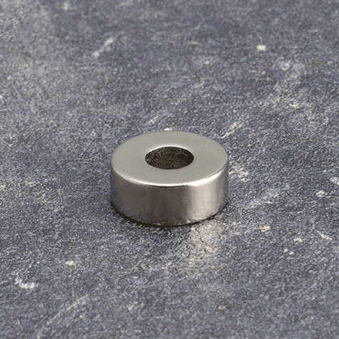 legatoria Rondella magnetica, diametro 15mm Diametro esterno 15 mm. Diametro interno 6 mm. Spessore 6 mm. Magnete al Neodimio, grado magnetico N42  (forza di attrazione:5100g).