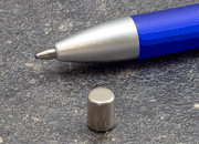 legatoria Calamita diametro 6mm spessore 8mm Calamita cilindrica in ferrite diametro 6mm, spessore 8mm (forza di attrazione: 1600g).