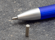 legatoria Calamita diametro 3mm. spessore 10mm Calamita cilindrica in ferrite diametro 3mm, spessore 10mm (forza di attrazione: 390g).