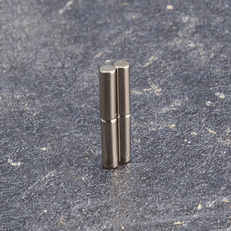 legatoria Calamita diametro 3mm. spessore 10mm Calamita cilindrica in ferrite diametro 3mm, spessore 10mm (forza di attrazione: 390g).