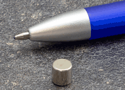 legatoria Calamita diametro 6mm spessore 6mm Calamita cilindrica in ferrite diametro 6mm, spessore 6mm (forza di attrazione: 1500g).