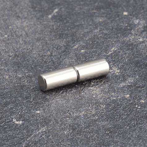 legatoria Calamita diametro 8mm spessore 4mm Calamita cilindrica in ferrite diametro 8mm, spessore 4mm (forza di attrazione: 1800g).