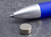 legatoria Calamita diametro 8mm spessore 4mm Calamita cilindrica in ferrite diametro 8mm, spessore 4mm (forza di attrazione: 1800g) LEG3863