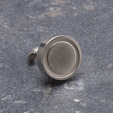 legatoria Gancio magnetico, diametro 20mm ARGENTO, in metallo, con magnete al neodimio. Diametro 20mm, alto 29mm, calamita con grado magnetico N38 (forza di attrazione:13kg).