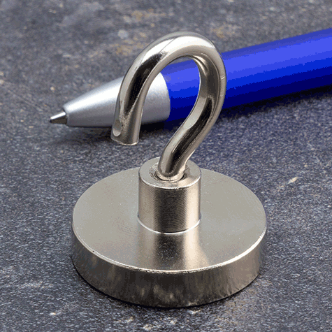 legatoria Gancio magnetico, diametro 32mm ARGENTO, in metallo, con magnete al neodimio. Diametro 32mm, alto 40mm, calamita con grado magnetico N38 (forza di attrazione:30kg).