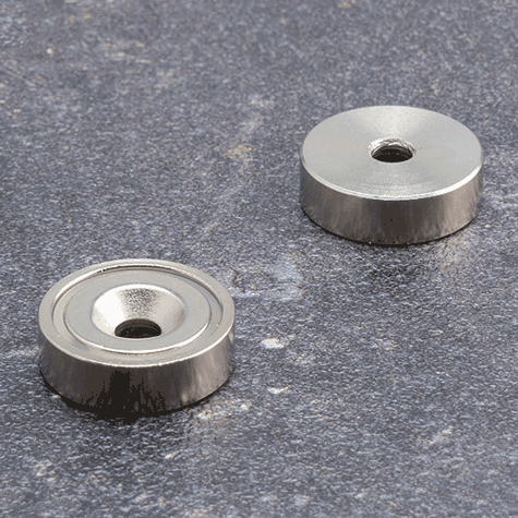 legatoria Magnete con foro svasato, 20mm NICHELATO, in metallo, con magnete al neodimio N38. Diametro: 20mm, altezza: 6mm, larghezza foro: 4.5-9.46mm (forza di attrazione:9000g).
