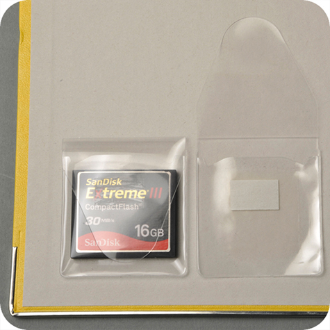 legatoria Busta autoadesiva 52x60mm con pattella e punto adesivo per chiusura, ideali per contenere memory card.