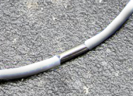 legatoria Anello elastico rivestito tessuto, 293mm BIANCO, spessore 2mm, le due estremit sono congiunte con una chiusura metallica per formare un anello che ben si adatta a rilegare fogli formato A6 (14,85mm).