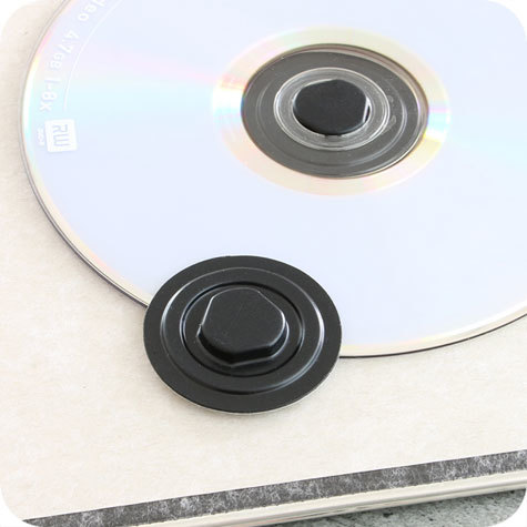 legatoria Porta CD a bottone autoadesivo NERO, diametro 35mm, in plastica con linguetta.