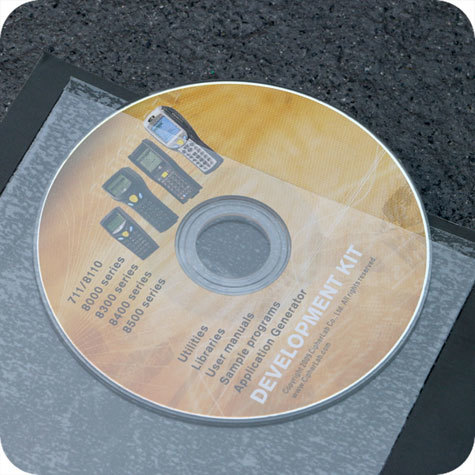 legatoria Busta autoadesiva porta CD TRASPARENTE, 95x90mm, adatta per mini CD, senza patella di chiusura, apertura sul lato lungo, forma quadrangolare.