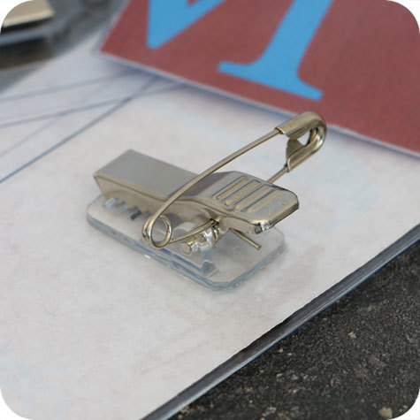legatoria Portabadge spilla+clip metallo 74X40mm TRASPARENTE, in PVC rigido da 350 micron.