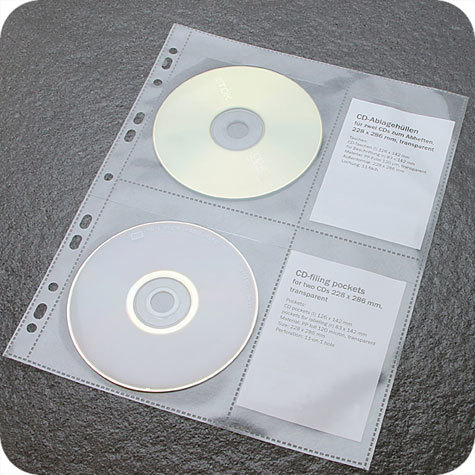 legatoria Busta perforate porta CD TRASPARENTE, 228x287mm, con perforazione universale, fori passo 8mm, accanto agli alloggiamenti per i CD ci sono due tasche per contenere appunti di misura 83x142mm.