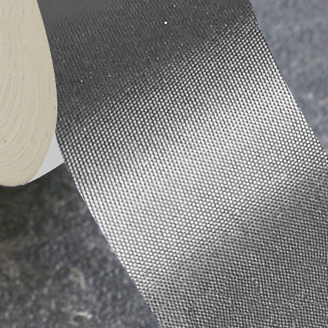 legatoria Nastro autoadesivo borda dorso, h50mm ARGENTO, elegante nastro in seta per ricoprire il dorso di blocchi pinzati. Spessore 400 micron. Utilizzato nelle industrie grafiche per bordature e dorsature di libri, registri, quaderni, blocchi per assegni e formulari.