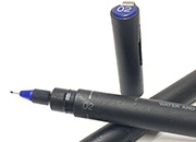 gbc Uni pin Fine Line, punta 0,2mm BLU. Nel disegno tecnico sostituisce la Rapidograf. Inchiostro liquido pigmenteto resistente alla luce e all'acqua. MIUpin02200b