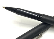 gbc Uni-ball Micro Roller Pen Ultra Fine NERO. Inchiostro liquido pigmenteto resistente alla luce e all'acqua. Punta da 0,5mm.