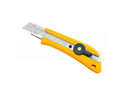 gbc Cutter Olfa BN-L cutter Heavy-Duty con corpo in ABS resistente e impugnatura ergonomica. Prodotto brevettato. Lunghezza: 150.5mm, altezza lama: 18mm. Sistema di bloccaggio della lama a rotella. Compatibile con lame di ricambio LB, LBB, LB-SOL, LFB, LWB. Prodotto originale giapponese. MADE IN JAPAN. eltBNL