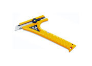 gbc Rotellina fissalama Cutter Olfa LL Ricambio per cutter Heavy-Duty consigliato per il taglio di cuoio, gomma, compensato, cartongesso, pannelli di copertura e materiali isolanti. Corpo del cutter rivestito in resina termoplastica pesante ed impugnatura lunga per l�utilizzo a due mani, per facilitare la pressione sul materiale di supporto in fase di taglio. 2 lame di ricambio contenute all'interno dell'impugnatura. Lunghezza: 270mm, altezza lama: 18mm. Con bloccaggio lama a vite. Resistente agli acidi e agli agenti chimici. Adatto a lamette LB, LBB, LBD, LSOL, LFB, LWB. Prodotto originale giapponese, MADE IN JAPAN elt1