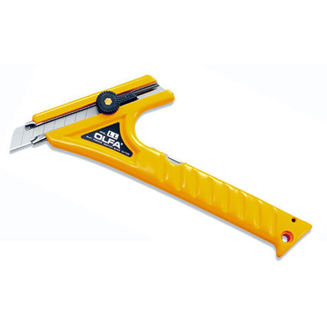 gbc Rotellina fissalama Cutter Olfa LL Ricambio per cutter Heavy-Duty consigliato per il taglio di cuoio, gomma, compensato, cartongesso, pannelli di copertura e materiali isolanti. Corpo del cutter rivestito in resina termoplastica pesante ed impugnatura lunga per l�utilizzo a due mani, per facilitare la pressione sul materiale di supporto in fase di taglio. 2 lame di ricambio contenute all'interno dell'impugnatura. Lunghezza: 270mm, altezza lama: 18mm. Con bloccaggio lama a vite. Resistente agli acidi e agli agenti chimici. Adatto a lamette LB, LBB, LBD, LSOL, LFB, LWB. Prodotto originale giapponese, MADE IN JAPAN.