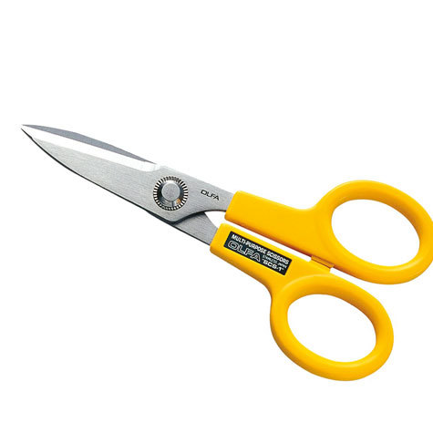 gbc Forbice Olfa in acciaio INOX, 14cm consigliata per taglio di carta, cartoncino, tessuti, tessuti imbottiti, cuoio, plastica, gomma, etc. Lame dentellate in acciaio dalla qualit elevatissima per un taglio perfetto. Utilizzo sia per mancini che destrorsi. Lunghezza: 141mm. Prodotto originale giapponese. MADE IN JAPAN.