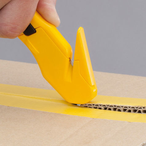 gbc Cutter Olfa ANTINFORTUNISTICO, per imballaggi SK-10 ideale per tagliare cellophane, reggiature e nastri di plastica. Lama reversibile a filo unico, fornisce in sicurezza 4 punti di taglio. Manico resistente agli urti e allacetone. Altezza lama: 18mm. Prodotto originale giapponese, MADE IN JAPAN.