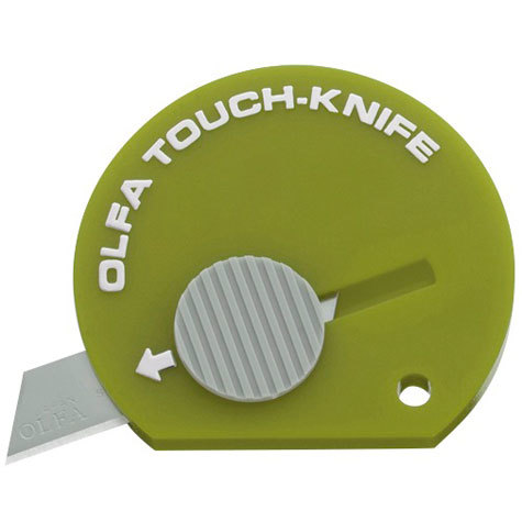 gbc Cutter tascabile Olfa TK-4 VERDE mini cutter con lama in acciaio. Pu essere utilizzato per una moltitudine di impieghi ed entra facilmente in tasca, nella borsetta, sulla scrivania o nel vano portaoggetti dellauto..