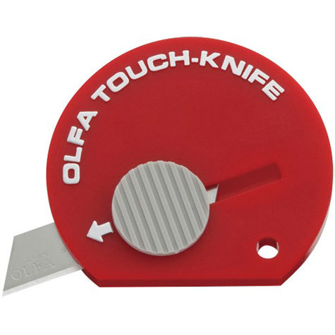 gbc Cutter tascabile Olfa TK-4 ROSSO mini cutter con lama in acciaio. Pu essere utilizzato per una moltitudine di impieghi ed entra facilmente in tasca, nella borsetta, sulla scrivania o nel vano portaoggetti dellauto..