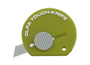 gbc Cutter tascabile Olfa TK-4 VERDE mini cutter con lama in acciaio. Pu essere utilizzato per una moltitudine di impieghi ed entra facilmente in tasca, nella borsetta, sulla scrivania o nel vano portaoggetti dellauto. NIJTK4V