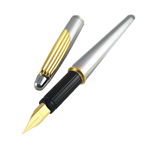 gbc Penna stilografica OSAMA metal-collection ARGENTO Pennino Iridium Point Germany originale. Fusto in metallo colorato ARGENTO, placcata in oro. Da collezione, Dimensioni: 10x140mm. completa di astuccio in ferro.