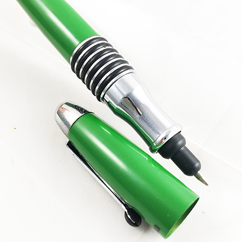 gbc Penna biro OSAMA metal-color VERDE Fusto in metallo colorato VERDE.l Da collezione, Dimensioni: 16x130mm. completa di astuccio.