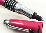gbc Penna biro OSAMA metal-color MAGENTA Fusto in metallo colorato MAGENTA. Da collezione, Dimensioni: 16x130mm. completa di astuccio OSA13