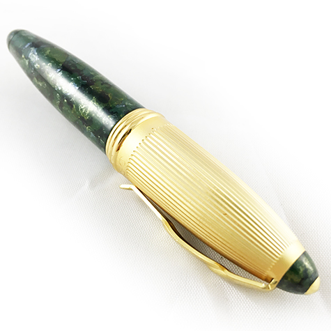gbc Penna stilografica mini OSAMA VERDE-ORO Pennino Iridium Point Germany originale. Fusto in resina acrilica, placcata in oro. Da collezione, Dimensioni: 15x95mm. completa di astuccio.